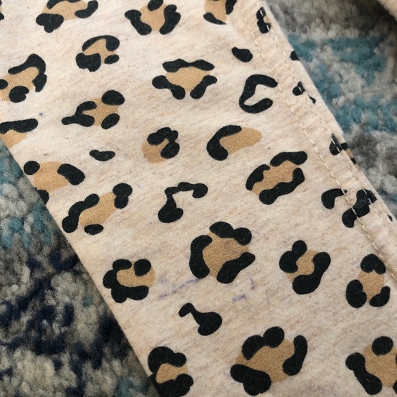 Garanimals Leopard Outfits, Lot of 4 Pieces - Picture 9 of 12